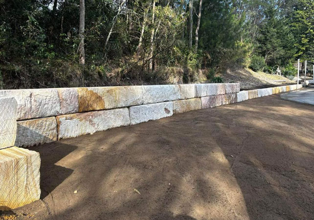 sandstone-retaining-wall-batemans-bay
