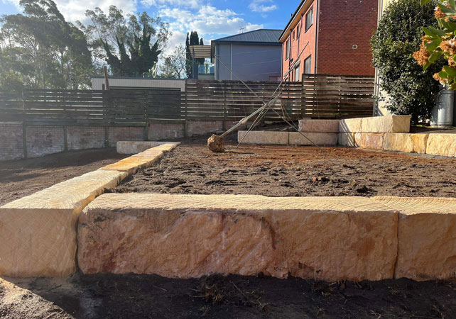 sandstone-retaining-wall-moruya